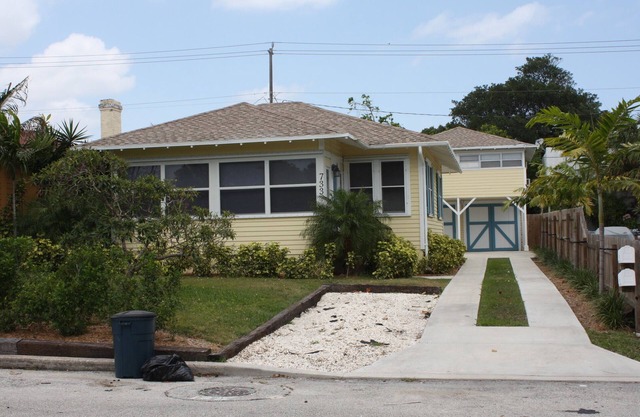 Charming Historic Apartment With Outdoor Courtyard