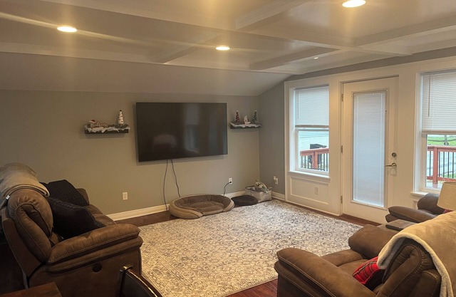 Charming house in Luna Pier MI, walking distance to beach and restaurants