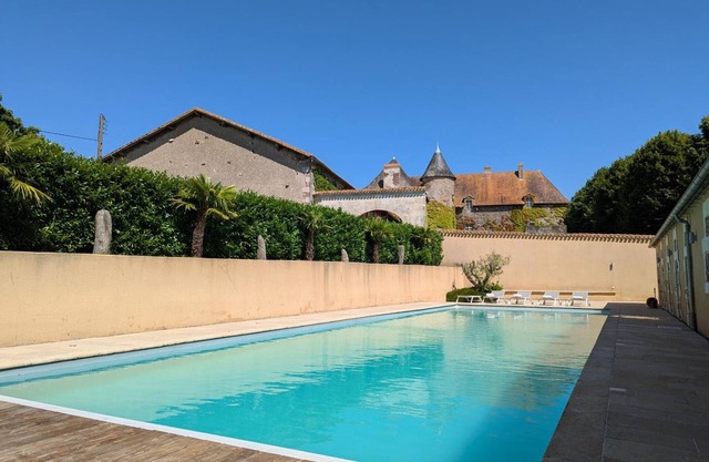 Charming house with pool and garden in nature