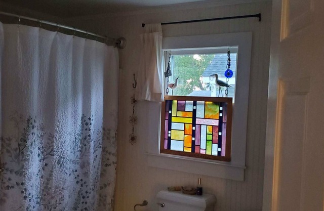 Charming Pink 1-bedroom cottage with WiFi, AC in fabulous New Bern