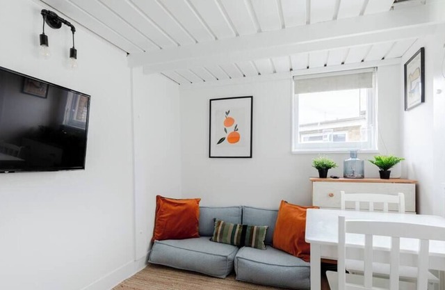 Charming Primrose Hill Loft near train station