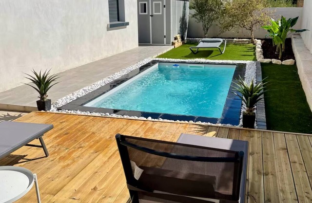 Charming, QUIET ground floor villa with private pool