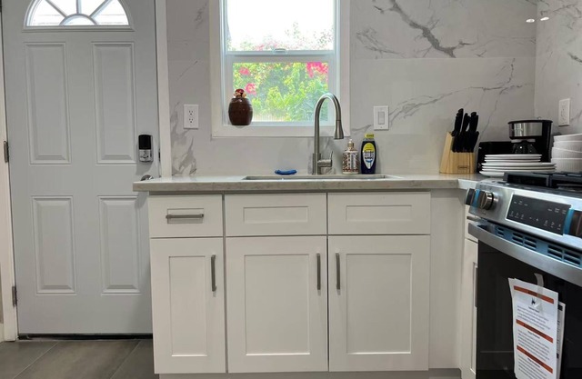 Charming remodeled 1 bedroom/1 Bath with AC, WiFi in awesome Baldwin Park