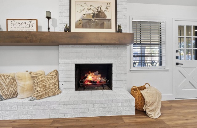 Charming & Renovated in S Tulsa Staycation or Long-Term Stays-Backs to Trails