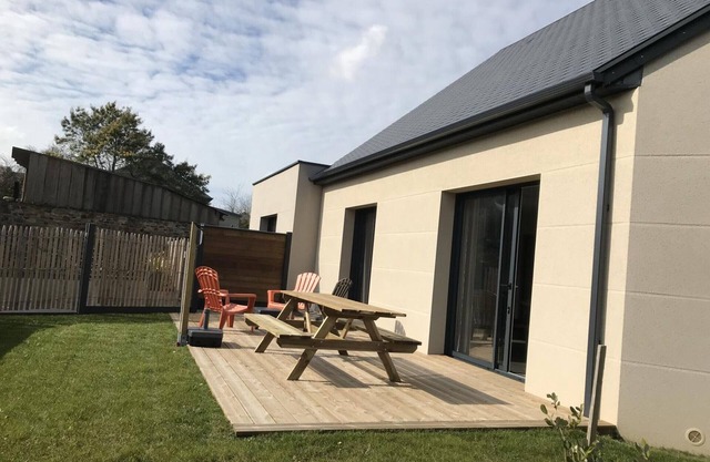 Charming seaside rental with terrace, BBQ, EV charging, WiFi, 2.5km from beach, pets welcome