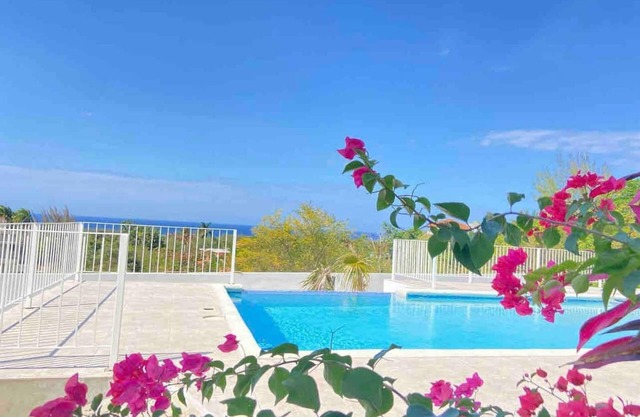 Charming Sea View Town House Chef Driver Optional