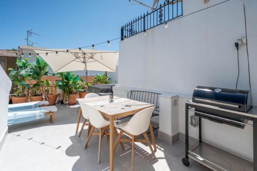 Charming Seaside Home with Jacuzzi & Terrace