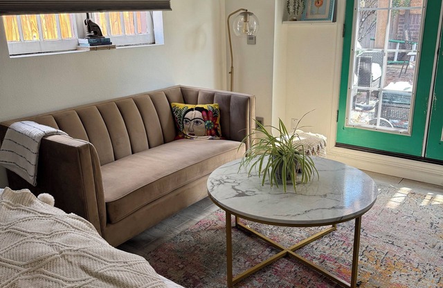 Charming studio cottage in Wash Park area with WiFi, AC