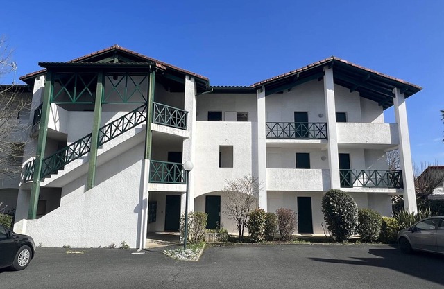 Charming Studio Lilas in Cambo-les-Bains: Terrace, Parking, Pet-Friendly, Near Thermal Spa