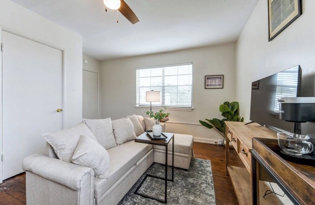 Charming Studio In Historic Spanish Town District Downtown Near State Capitol