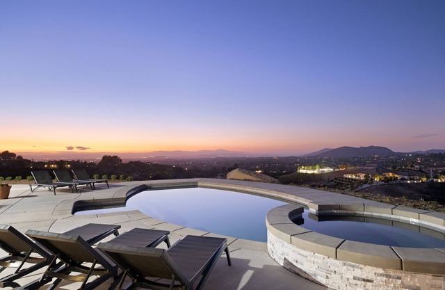 Chateau Evie James -high End Luxury Home W/pool,hot Tub,gameroom 5 Bedroom Home by RedAwning