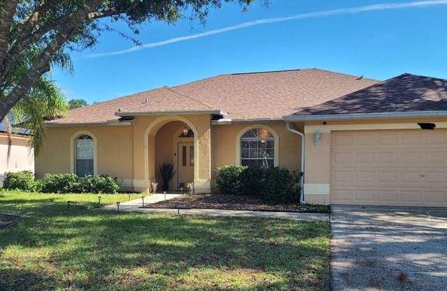 Cheerful 4 Bd 3 Ba Home with Screened Patio & Pool