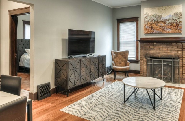 Cheerful Dundee 4bedrm 1 loft home w/ full kitchen