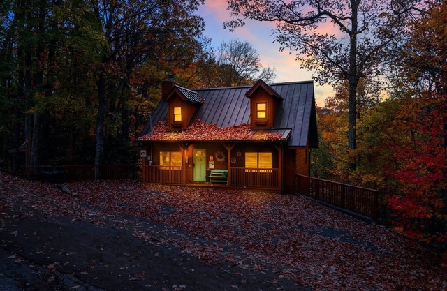 Cherokee Winds 2 Bedroom Cabin by RedAwning