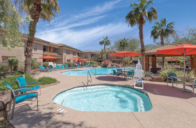 Chic Studio Hotel/1 Bath w/Pool&HotTub,Gym & Fire Pit in vibrant Scottsdale