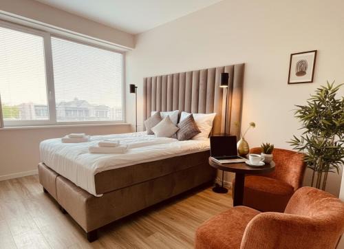 Chic Suite W Bathroom & Kitchen