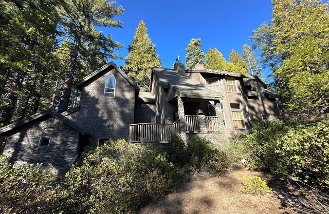 Classic Cozy Shaver Lake Cabin