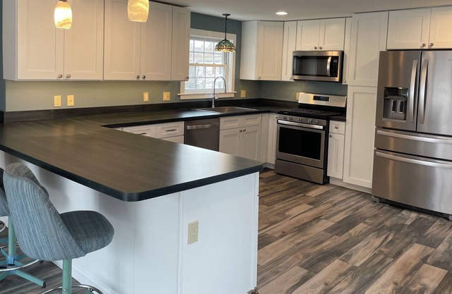 Clean 3br apt. Historical Waterbury Village. Nearby Stowe and Sugarbush skiing.