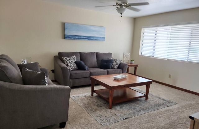 Clean quaint home in quiet neighboorhood