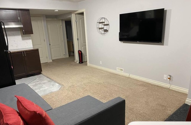 Clean & Spacious Suite minutes from Spruce Meadows