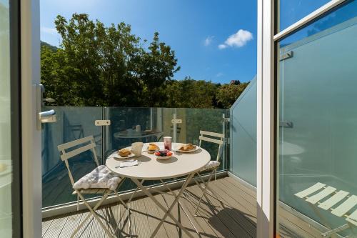 Clifftop Watch, River View and Balcony, 1 BR, Parking, Beach 10 min walk