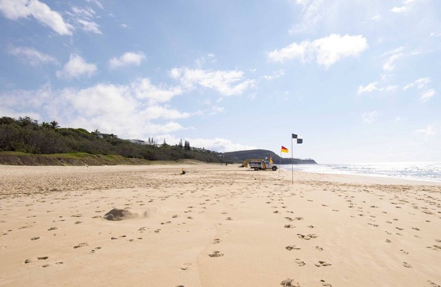 CLINT'S BEACH COTTAGE - PET FRIENDLY HOME - 8 mins walk to kilometers of beach