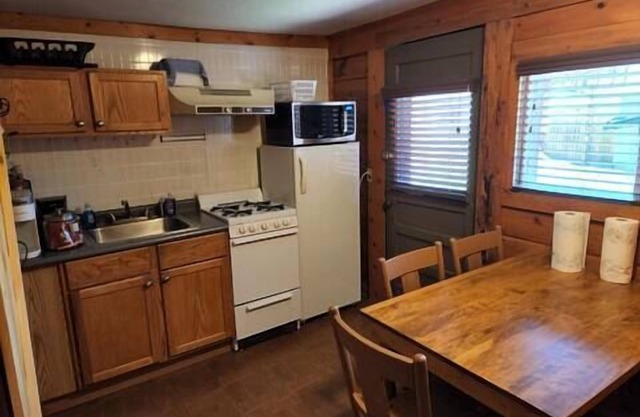 Close to Mt. Rushmore, Crazy Horse, Sylvan lake. Walk to 1880 train and Trails