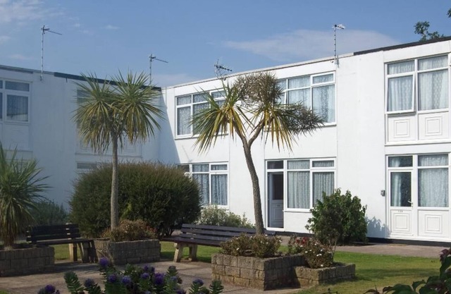 Clover Chalet103, Welcome Family Holiday Park, Dawlish Warren, Near Beach!
