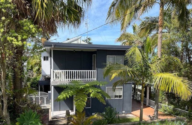 Coastal 4-bedroom home with ocean views