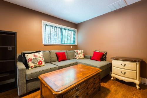 Coastal Luxury Suite White Rock