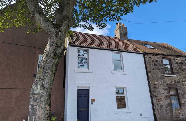 Coble Cottage. By the sea, family and dog friendly