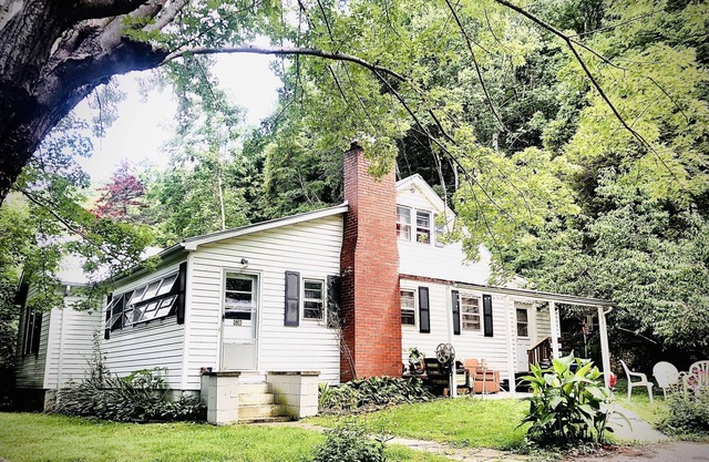 Come enjoy a Working Vacation, Quiet Mountain Retreat or Outdoor Play stay.