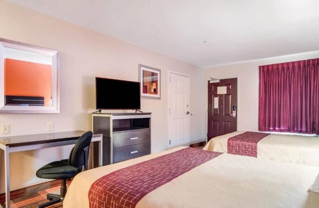 Comfort and Convenience! 2 Relaxing Units, Free Parking, Near Frog Rock