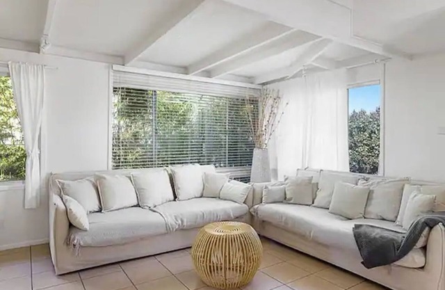 Comfortable 5 bed Boho Beachhouse -200m beach/lake
