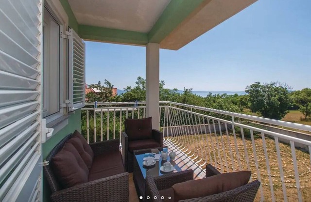 Comfortable apartment in Bartići