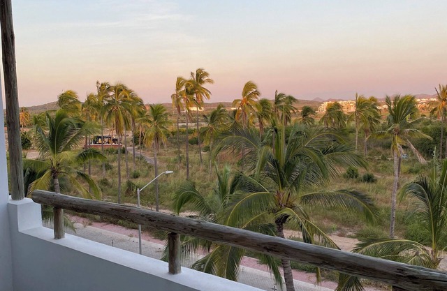 Comfortable apartment close to the beach with nice views