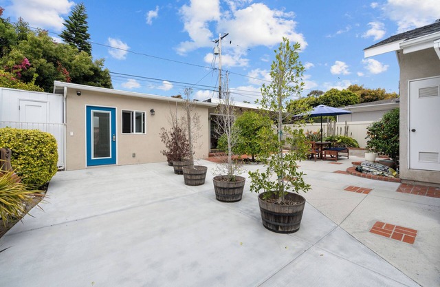 Comfortable cottage 1 mile from the beach