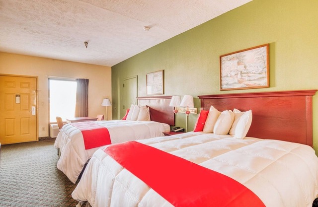 Comfortable Grenada Room w/Nearby Dining, Pet-Friendly + Free Parking
