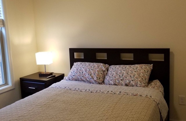 Comfortable rooms in a house- close to downtown Atlanta and hws (I-85 and I-285)