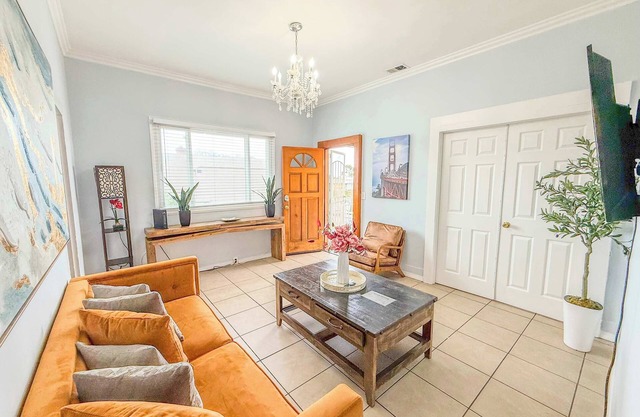 Comfy 3bd/2ba home steps from Little Italy