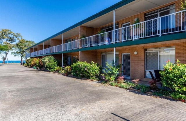 Comfy Ground Floor Unit opposite waterfront! Welsby Pde, Bongaree