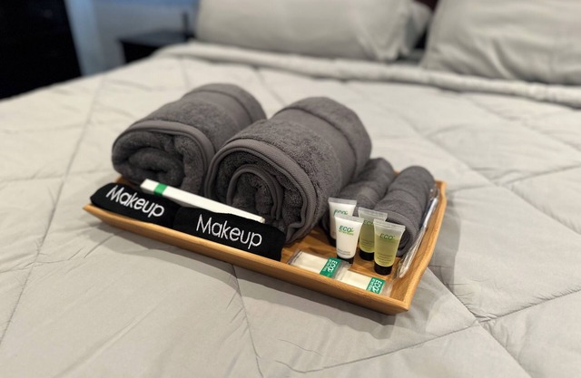 Commack 3 Bd Hideaway w/King Size Bed + Living Room + Den