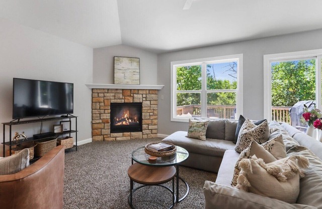 Como Lake Views on Deck |Screened-in Porch | Beach Access | Fireplace |Short Walk to Lake