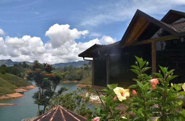 Complejo de Cabañas de Lujo Edén - Artesanos y Turistas