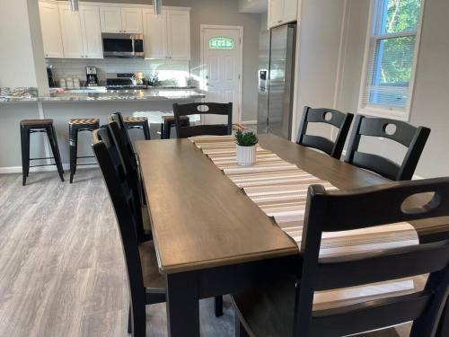 completely remodeled 4 bedrooms 2.5 baths