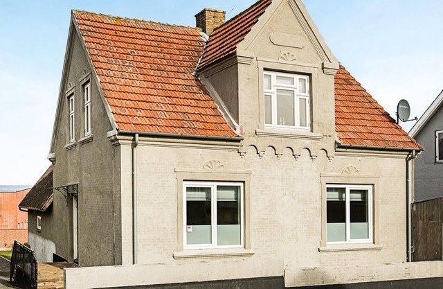 Completely renovated and well-appointed townhouse in Tejn with inviting furnishings and plenty of ch