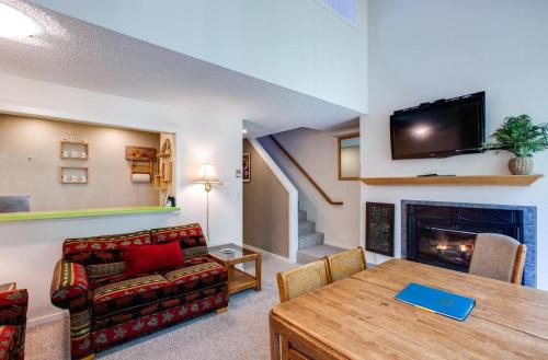 Condo #38 - Wi-Fi - Fireplace - Sleeps 6