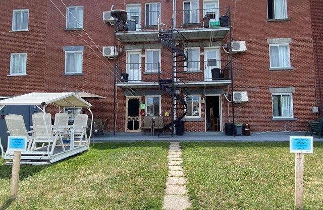 Condo tout inclus et rénové à neuf près de tout!