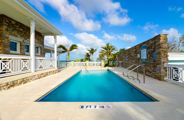 Connecting 2 Bed/2.5 Bath Luxry Townhomes w/Seperate Entrances - Can Sleep 12