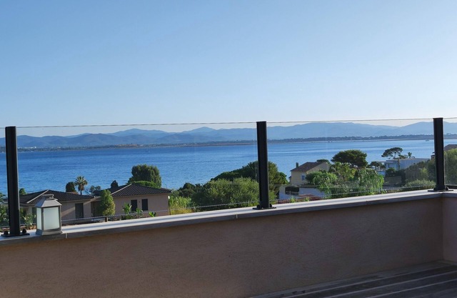 Contemporary villa with sea view